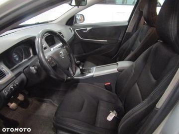 Volvo V60 I Kombi Facelifting 2.0 D3 136KM 2014 Volvo V60 I (2011 - 2018) 2.0 D3 5R bezwypadkowy, zdjęcie 8