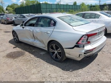 Volvo S60 III 2022 Volvo S60 B5 INSCRIPTION 2022, od ubezpieczalni 2.0 Benzyna 247KM, zdjęcie 3