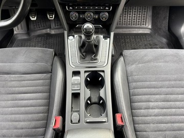 Volkswagen Passat B8 Variant 1.4 TSI BlueMotion Technology ACT 150KM 2017 Volkswagen Passat Variant 1.4 TSI 150 KM Highline, zdjęcie 28