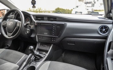 Toyota Auris II Touring Sports Facelifting 1.6 Valvematic 132KM 2017 Toyota Auris 1,6 LPG 2017 r. Lift Salon PL 1.6 BenzynaLPG 132KM, zdjęcie 9