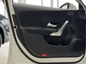 Mercedes Klasa A W177/V177 Hatchback 1.3 200 163KM 2021 Mercedes-Benz Klasa A 200 AMG Line Kamera cofania Ambiente CarPlayAndro, zdjęcie 10