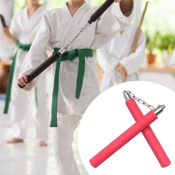 Nunczaki treningowe z pianki Wygodny uchwyt ze sznurkiem Nunchakus w kolorze chińskiej czerwieni
