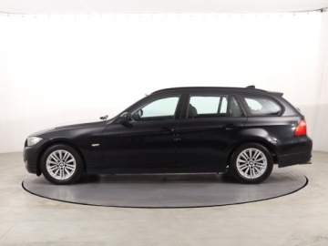 BMW Seria 3 E90-91-92-93 Touring E91 2.0 318d 143KM 2010 BMW 3 318 d, Automat, Navi, Xenon, Klima, zdjęcie 2