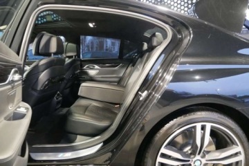 BMW Seria 7 G11-G12 Sedan 750i 450KM 2018 BMW Seria 7 Pneumat M Pakiet HeadUp Radar Dociagi Masaz Wentyl Harman Bezwp, zdjęcie 9