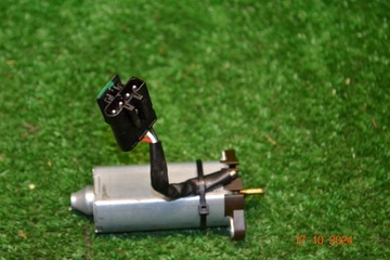 MOTOREK SEDADLA PRAVÝ PŘEDNÍ BMW E93 1134101