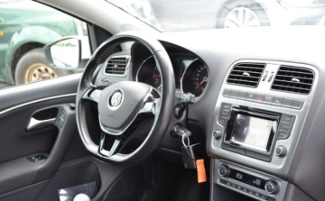 Volkswagen Polo V Hatchback 3d Facelifting 1.0 60KM 2015 Volkswagen Polo MPI - bezwypadkowe - zadbane - bogate wyposazenie Benzyna, zdjęcie 35