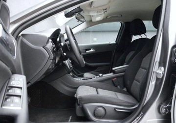 Mercedes GLA I Off-roader 1.6 180 122KM 2017 Mercedes-Benz GLA LIFT 180 Benzyna 122HP Automat Kamera II.wlasciciel GWAR, zdjęcie 9