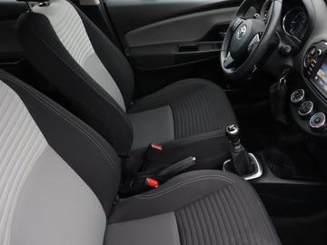 Toyota Yaris III Hatchback 5d Facelifting 2017 1.5 Dual VVT-iE 111KM 2018 Toyota Yaris 1.5 Dual VVT-i, Salon Polska, zdjęcie 8