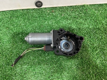 SILNIK REGULACJI SIEDZEŃ LEWY LAND ROVER L462 JY32-613G97-BA