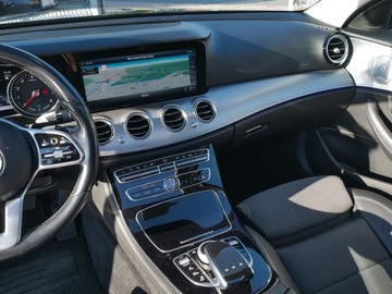 Mercedes Klasa E W213 Limuzyna Plug-in Facelifting 2.0 300e 320KM 2020 Mercedes E300e 320 koni Sedan Burmester Szyber Webasto Kamera Avantgarde, zdjęcie 17
