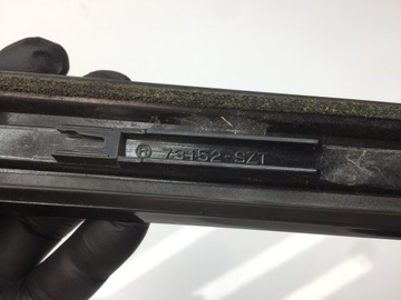 HONDA CRZ CR-Z LIŠTA OKNO ČELNÍ PRAVÁ