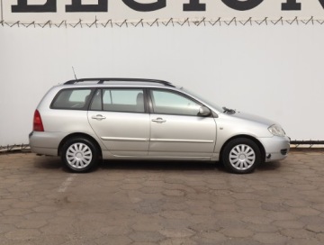 Toyota Corolla IX (E12) Kombi 2.0 D-4D 116KM 2005 Toyota Corolla 2.0 D-4D, HAK, Klima, El. szyby, zdjęcie 5