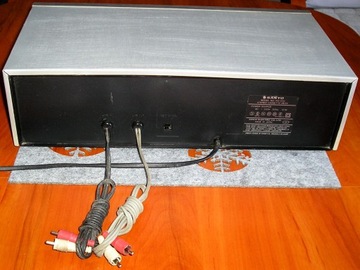 Магнитофон SANYO RD 300 Dolby B, серебристый