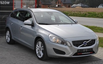 Volvo V60 I Kombi 1.6 DRIVe 115KM 2013 Volvo V60 1.6 D2 115KM - Nawigacja GPS - Clima..., zdjęcie 2