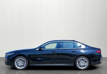 BMW Seria 5 G90-91 2023 BMW Seria 5 BMW 520d xDrive LED Harman Kardon Fotel komfort kamery otoczen, zdjęcie 11
