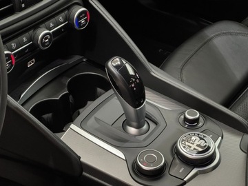 Alfa Romeo Giulia II Sedan Facelifting 2.0 Turbo 280KM 2020 Alfa Romeo Giulia Q4 Veloce / Kamera cofania / And, zdjęcie 7