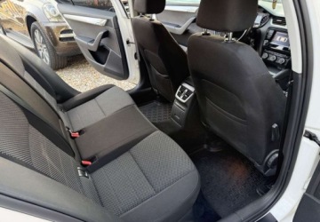 Skoda Octavia III Liftback 1.6 TDI 110KM 2016 Skoda Octavia Skoda Octavia 1.6 TDI Edition 1.6 Diesel 110KM, zdjęcie 17