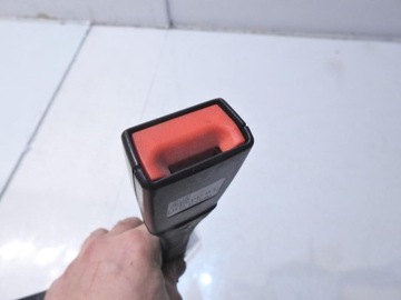 ПРЕДНАТЯЖИТЕЛЬ РЕМНЯ БЕЗОПАСНОСТИ ЛЕВЫЙ ПЕРЕДНИЙ OPEL CORSA D 616046700C