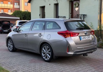 Toyota Auris II Touring Sports Hybrid 135 136KM 2013 Toyota Auris 1,8 HYBRID Navi Kamera KEY-LESS PDC Bezwypadkowy ASO Dla wyma, zdjęcie 4