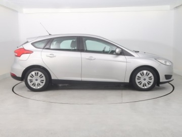 Ford Focus III Hatchback 5d facelifting 1.0 EcoBoost 100KM 2015 Ford Focus 1.0 EcoBoost, Klima, Parktronic, zdjęcie 5