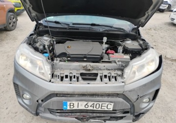 Suzuki Vitara III SUV 1.6 VVT 120KM 2016 Suzuki Vitara 2016r, 1.6 Benzyna. Uszkodzony tyl i lekko przod. Jezdzi., zdjęcie 4