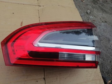 LAMPA TYLNA PRAWA W KLAPE FORD S-MAX LIFT
