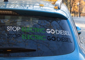 Наклейка Stop Electric Go Diesel