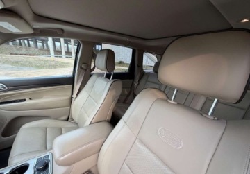 Jeep Grand Cherokee IV Terenowy Facelifting 2016 3.6 286KM 2017 Jeep Grand Cherokee 2017 Jeep Grand Cherokee Overland 3.6L 4x4 3.6 Benzyna, zdjęcie 12