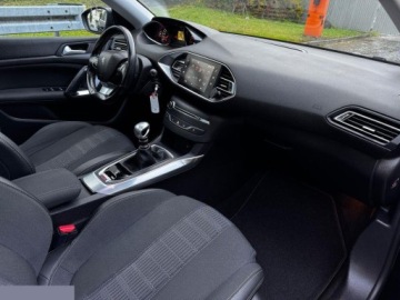 Peugeot 308 II SW Facelifting 1.2 PureTech 130KM 2018 Peugeot 308 1.2 130KM e-THP Stop &amp; Start Allure 2018r, zdjęcie 7