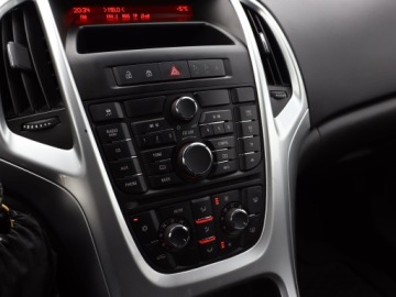 Opel Astra J GTC 1.7 CDTI ECOTEC 110KM 2013 Opel Astra 1.7 CDTI, Klima, Klimatronic, Tempomat, zdjęcie 11