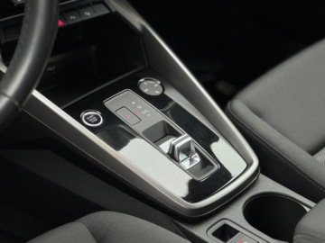 Audi A3 8Y Sportback 1.5 35 TFSI 150KM 2023 Audi A3 Sportback Kamera cofania ,Tempomat , Kluczyk komfortowy , Smartpho, zdjęcie 10