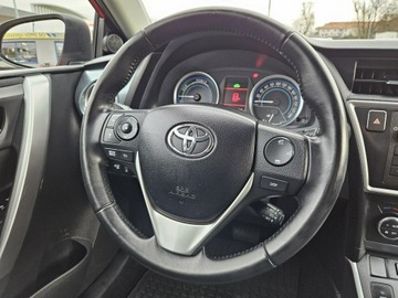 Toyota Auris II Hatchback 5d 1.8 HSD 136KM 2013 Toyota Auris 1,8 Hybryda 136KM automat kamera, zdjęcie 9