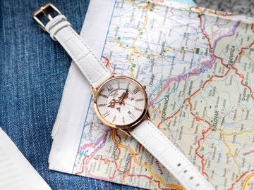 ЧАСЫ-АВИАТОР ЖЕНСКИЕ AVW8636L14 БЕЛЫЕ НА РЕМЕШКЕ WORLD MAP DATA CASUAL