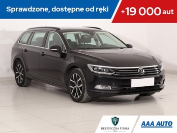 Volkswagen Passat B8 Variant 1.8 TSI BlueMotion Technology 180KM 2017 VW Passat 1.8 TSI, Salon Polska, Serwis ASO, Navi