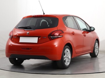 Peugeot 208 I Hatchback 5d Facelifting 1.2 PureTech 82KM 2016 Peugeot 208 1.2 PureTech, Salon Polska, zdjęcie 4