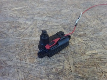 OE VAG SIŁOWNIK KLAPKI WLEWU PALIWA AUDI A3 13-