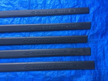 JEEP COMMANDER 06 07 08 LIŠTA Z DVEŘE PRAVÝ PŘEDNÍ