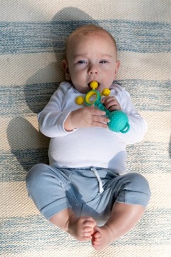 Прорезыватель Gumlii с погремушкой