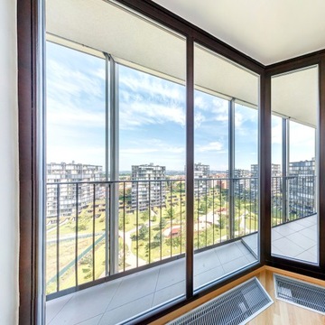 Бесцветная оконная солнечная пленка, самоклеящаяся к окну