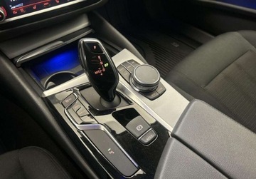 BMW Seria 5 G30-G31 Touring 520d 190KM 2019 BMW Seria 5 Nawigacja Professional Fotele z pamiecia Dostep komfortowy, zdjęcie 15
