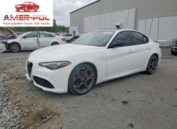 Alfa Romeo Giulia II Sedan Facelifting 2.0 Turbo 280KM 2023 Alfa Romeo Giulia Ti 2023 2.0 Benzyna 280KM