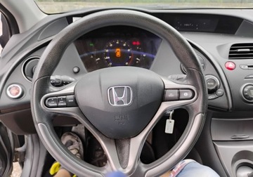 Honda Civic VIII Hatchback 3d 1.4 i-VTEC 100KM 2009 Honda Civic 2009r, 1.4 Benzyna. Lekko uszkodzony lewy bok. Jezdzi. 1.3, zdjęcie 10