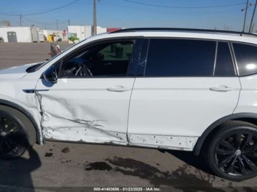 Volkswagen Tiguan II 2020 Volkswagen Tiguan 2020 Volkswagen Tiguan 2.0T SE FWD 2.0 Benzyna 184KM, zdjęcie 3