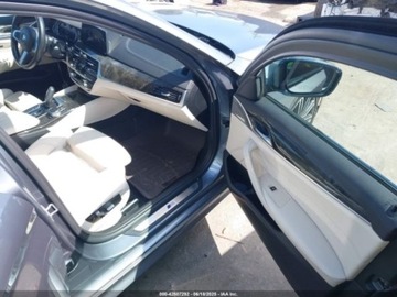 BMW Seria 5 G30-G31 2018 BMW Seria 5 2018 BMW 530E IPERFORMANCE 2.0 Hybryda 180KM, zdjęcie 11