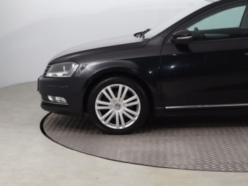 Volkswagen Passat B7 Variant 2.0 TDI CR DPF BlueMotion 140KM 2013 VW Passat 2.0 TDI, DSG, Navi, Klima, Klimatronic, zdjęcie 14