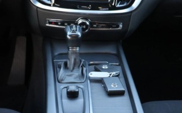 Volvo V60 II  Kombi 2.0 D3 150KM 2019 Volvo V60 NAVIGACJA, Grzane Fotele, Multifunkcja, Tempomat, Czujniki, Auto, zdjęcie 15
