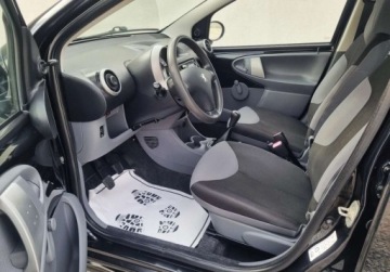 Peugeot 107 Hatchback 5d 1.0 12V 68KM 2010 Peugeot 107 Miejskie Auto 1.0 Benzyna ZADBANE Niski Przebieg SERWIS Black, zdjęcie 5