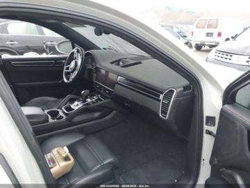 Porsche Cayenne III 2021 Porsche Cayenne Coupe GTS 2021 4.0l 4.0 Benzyna 453KM, zdjęcie 9
