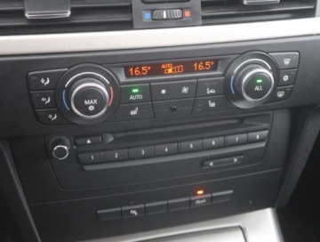 BMW Seria 3 E90-91-92-93 Touring E91 2.0 318i 143KM 2011 BMW 3 318 i, Navi, Xenon, Klima, Klimatronic, zdjęcie 11