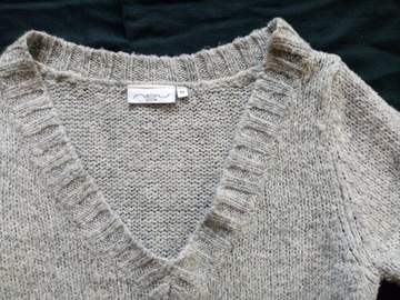 zgrabny sexy sweter ciepły,sweterek w serek NEW LOOK r.10/M